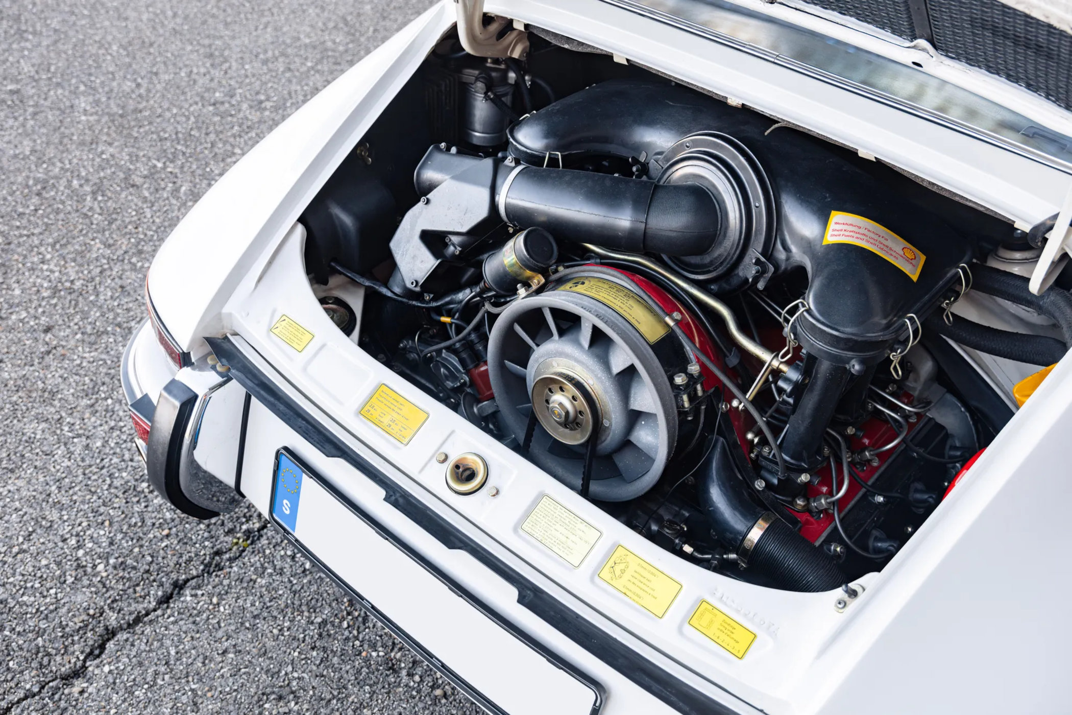 The 2.7 litre flat-six engine of the Carrera RS