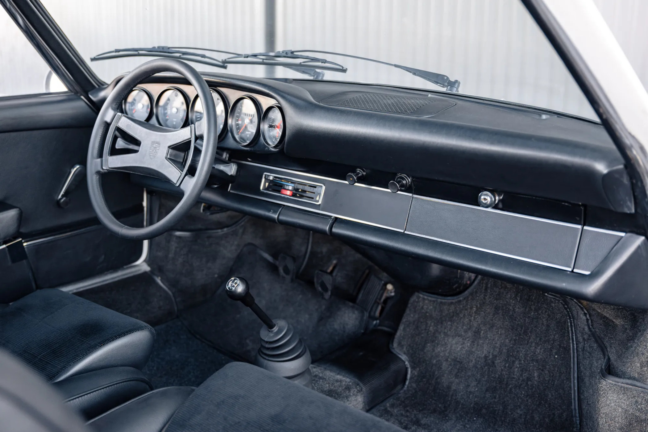 Not red, but black for the interior of the 2.7 Carrera RS