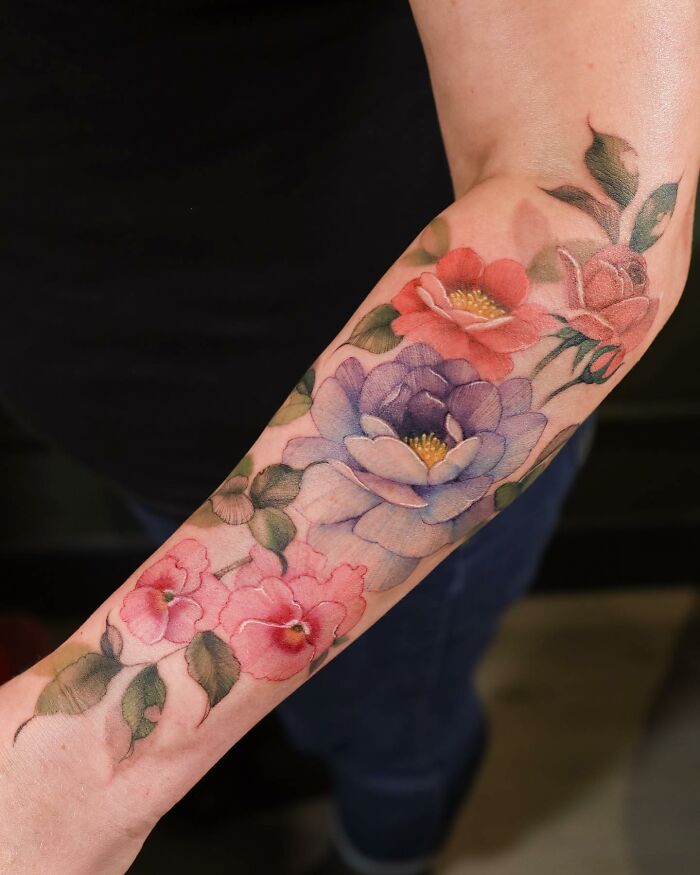 Transformative Elegance: Silo’s Exquisite Flower Tattoos And Expert Cover-UPS