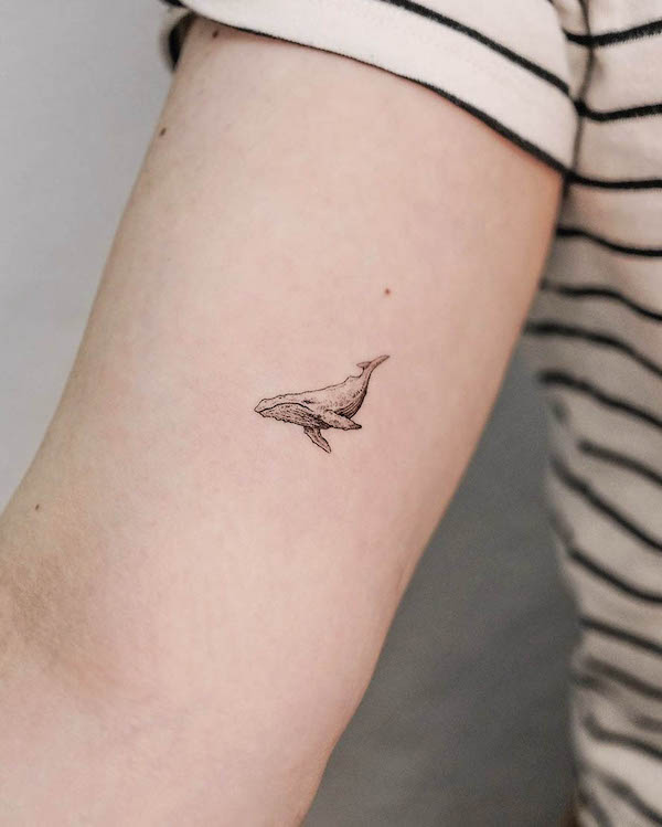 Tiny blue whale tattoo by @rafaomttt