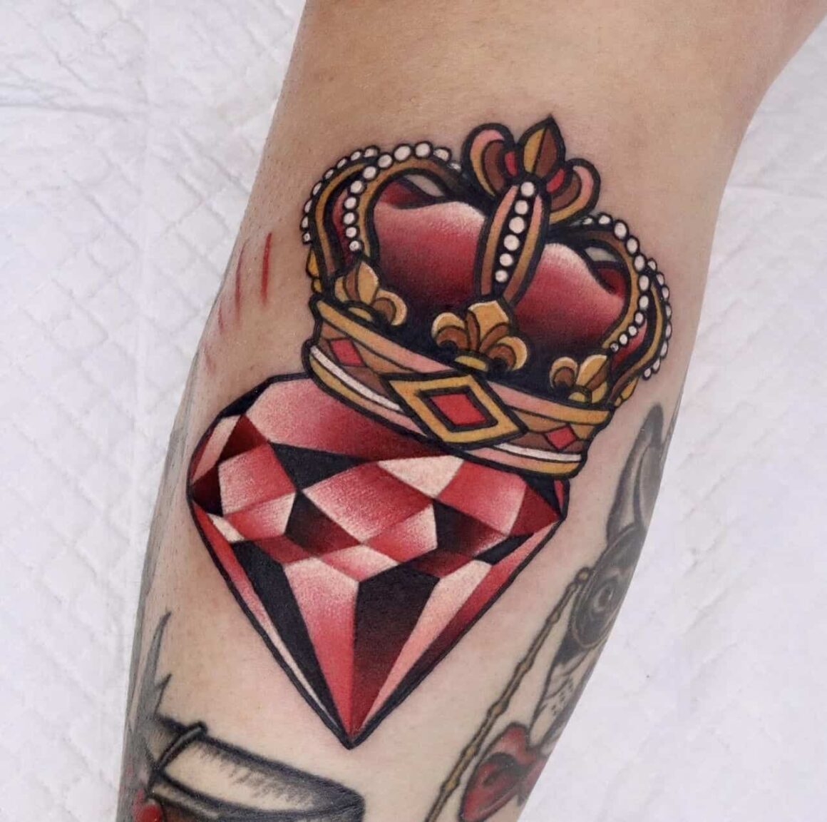 20 Glorious Crown Tattoos To Make You Feel Like Royalty