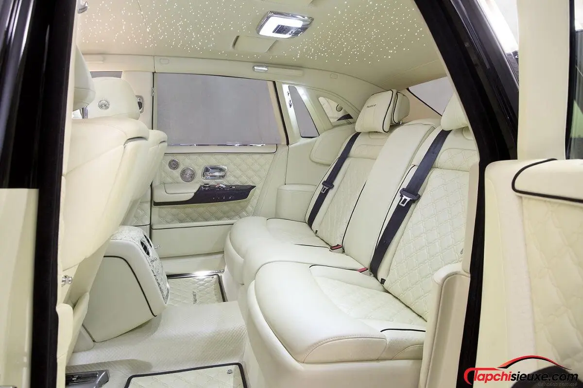 Rapper Drake sắm Rolls-Royce Phantom VIII với biểu tượng cú vàng, mắt gắn kim cương thay logo Spirit of Ecstasy