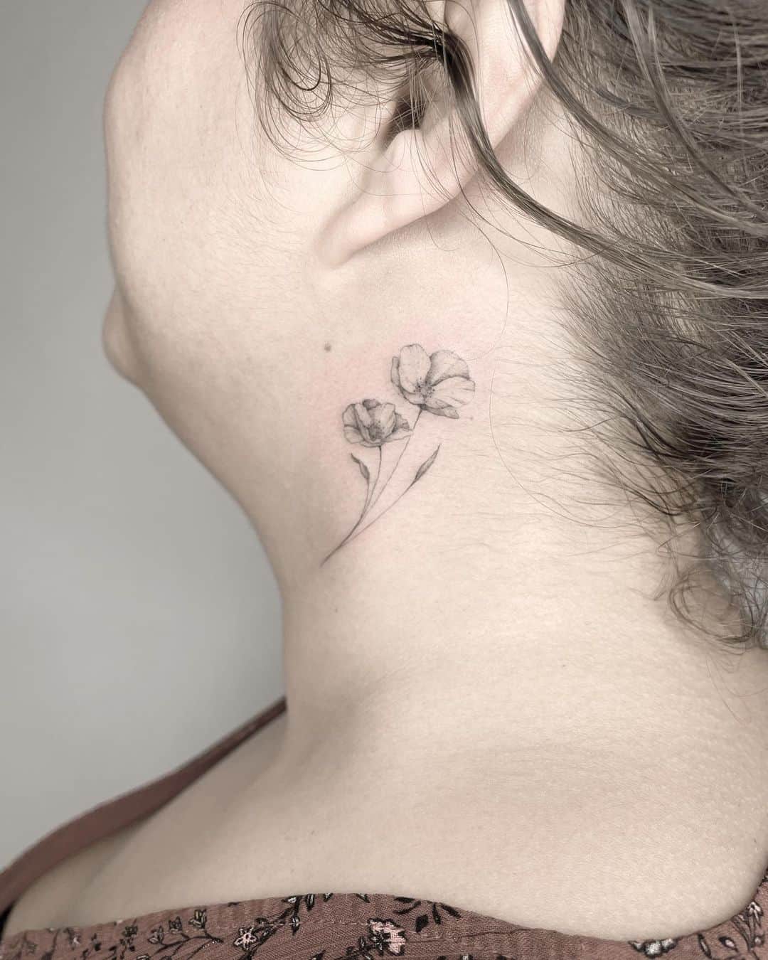 24 Neck Tattoos for Women