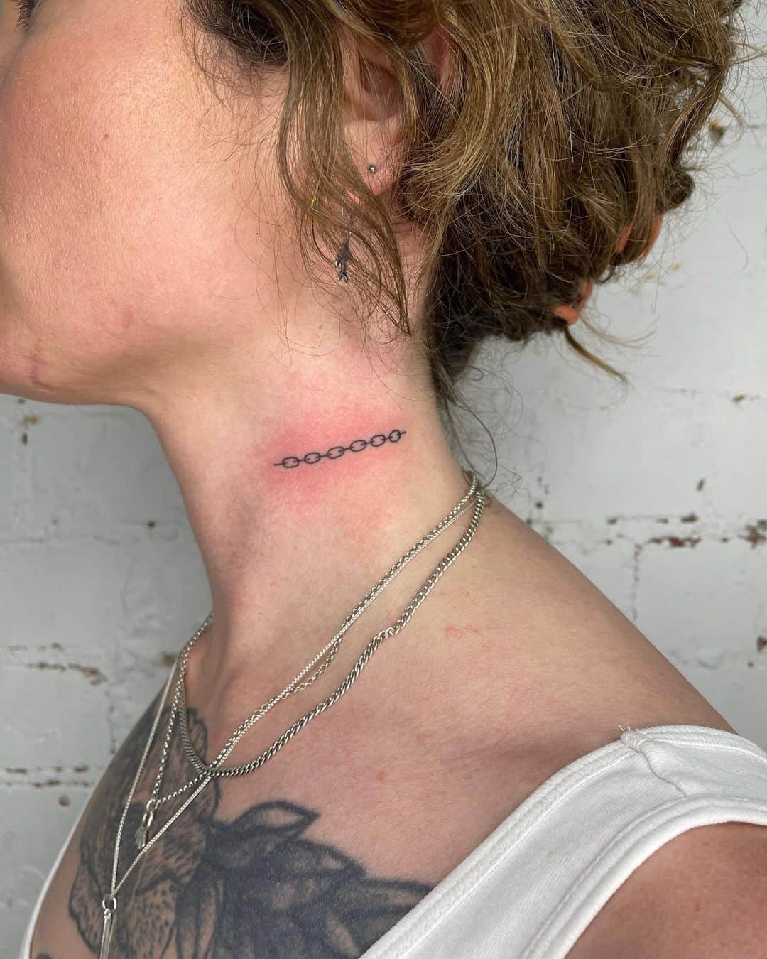 24 Neck Tattoos for Women