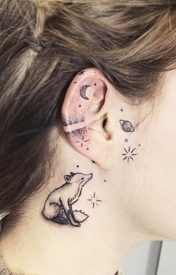 Fox and night sky ear tattoo by @skinstylink_tattoo