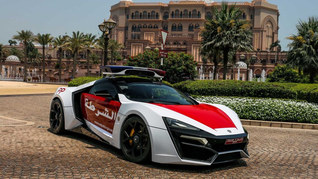 Khám phá siêu xe tuần tra Lykan HyperSport của cảnh sát Abu Dhabi