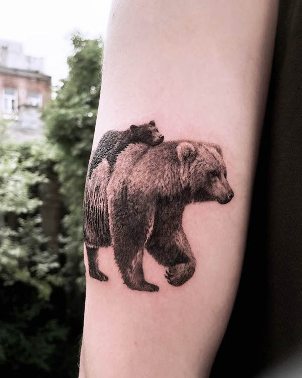 Heartwarming mama and baby bear tattoo by @aleksandra__polak