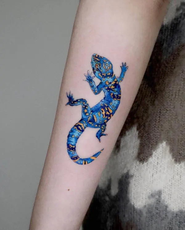 Cute gecko with stunning pattern by @tattooist_irae2