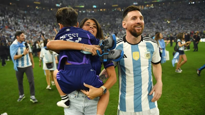 Cách dạy con nghiêm khắc của vợ chồng Messi - Ảnh 2.